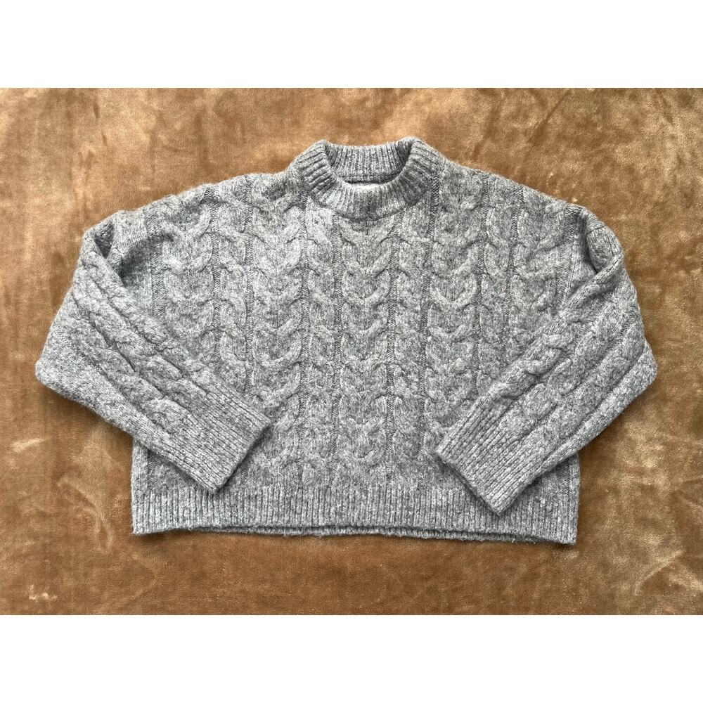 Abercrombie & Fitch Gray Cropped‎ Cable Knit Cozy Sweater Women's Size Small